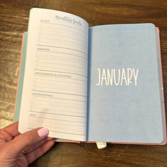 Small planner. Free with any bundle. - Picture 6 of 16